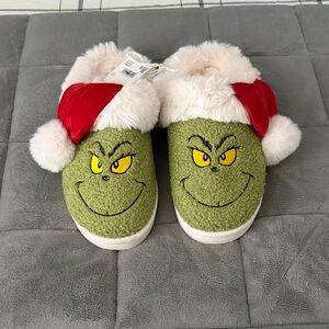 NWT Men’s American Eagle Grinch Slippers with Red Santa Hat size 11